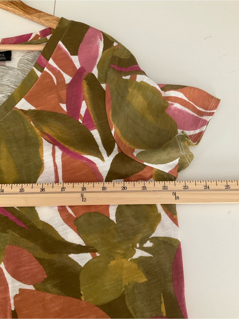 Tahari 1X V-Neck Floral Leaf Print Top in Olive, Pink & Rust 100% Cotton - Picture 6 of 8